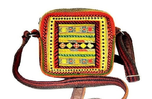 تصویر 3 از کیف گلیمی سیرجان با الهام از نقوش منطقه ای و بیان فرهنگی اصیل